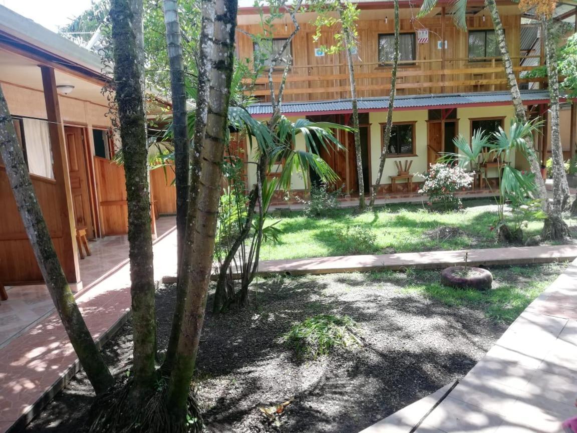Cabinas Popular Puerto Viejo de Talamanca ภายนอก รูปภาพ