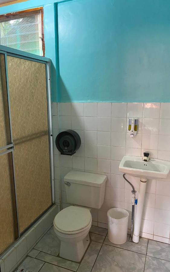 Cabinas Popular Puerto Viejo de Talamanca ภายนอก รูปภาพ