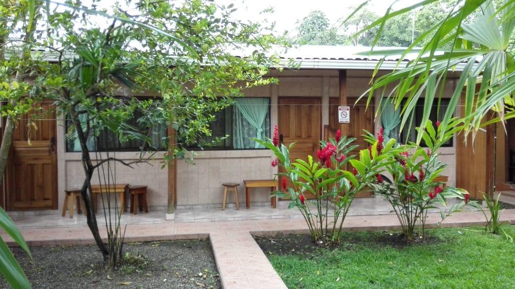 Cabinas Popular Puerto Viejo de Talamanca ภายนอก รูปภาพ