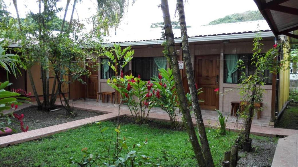 Cabinas Popular Puerto Viejo de Talamanca ภายนอก รูปภาพ